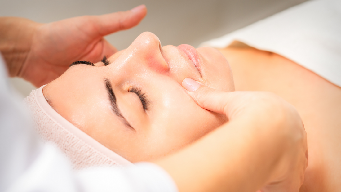 Castor Oil for Lymphatic Drainage: Nature’s Detox Tool You Didn’t Know You Needed.