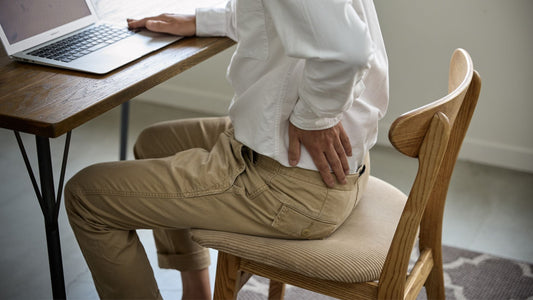 🌿 Natural Relief: How to Use Castor Oil for Sciatic Nerve Pain